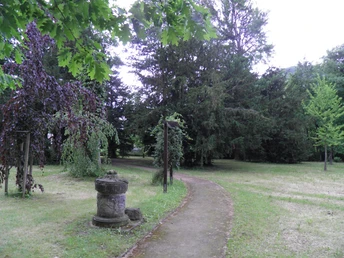 Opfersäule im Park Heilsberg