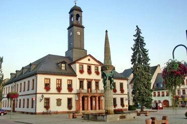 Rathaus Rochlitz mit Marktbrunnen