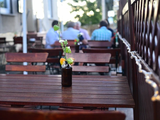 Terrasse vor Malek's Café Daheim in Rotschau
