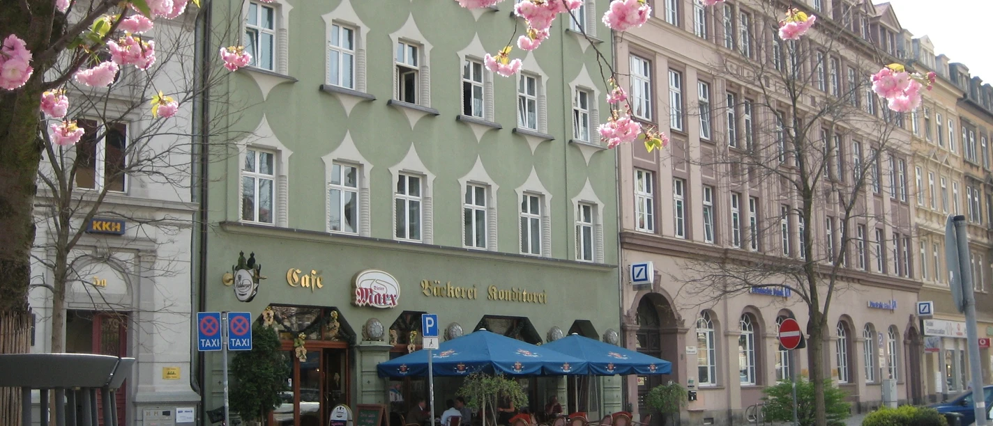 am Bautzener Postplatz gründerzeitliches Cafe Marx mit Konditorei und Frühstücksangebot