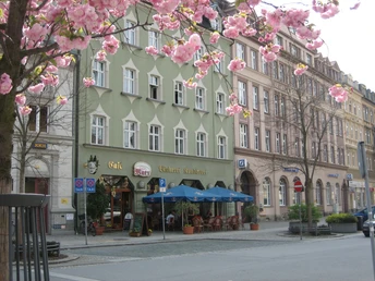 am Bautzener Postplatz gründerzeitliches Cafe Marx mit Konditorei und Frühstücksangebot