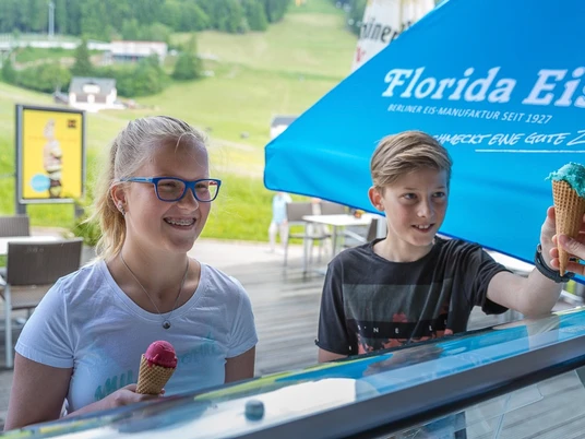 Eis essen in Oberwiesenthal