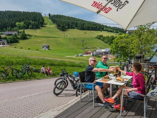 Café mit Terrasse am Fichtelberg