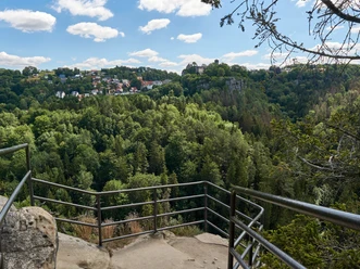 Aussicht vom Hockstein zur Stadt & Burg Hohnstein