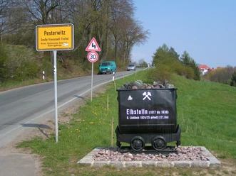 Denkmal am 8. Lichtloch am Ortseingang von Pesterwitz