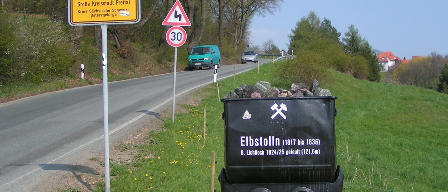 Denkmal am 8. Lichtloch am Ortseingang von Pesterwitz