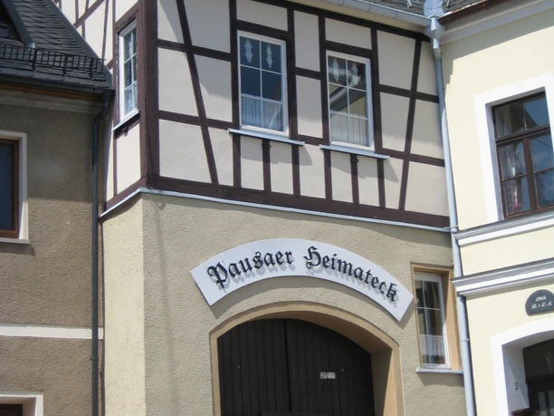 Eingang zum Pausaer Heimateck