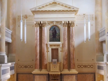 Der Altar der Stadtkirche St. Marien