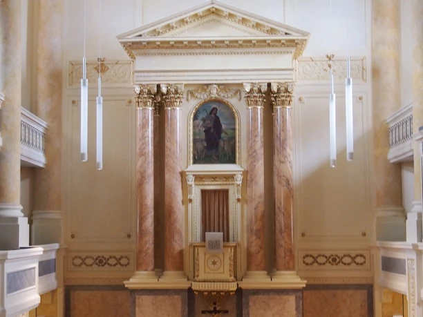 Der Altar der Stadtkirche St. Marien