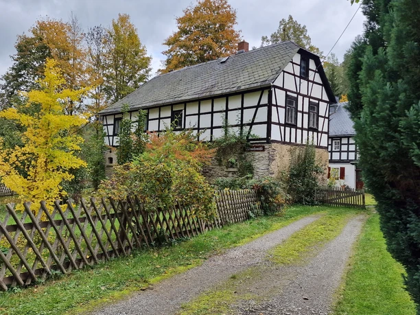 Bermichsmühle an der Weidatalsperre im Herbst