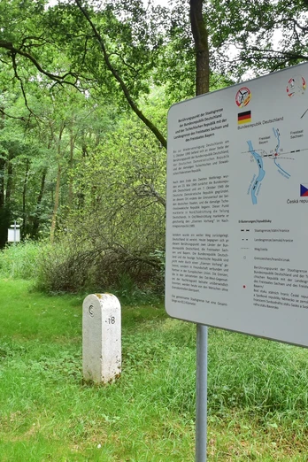 Erinnerungstafel am Dreiländereck bei Eichigt und Prex