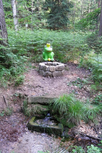 Lindenhofquelle mit Froschkönig