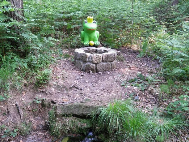 Lindenhofquelle mit Froschkönig