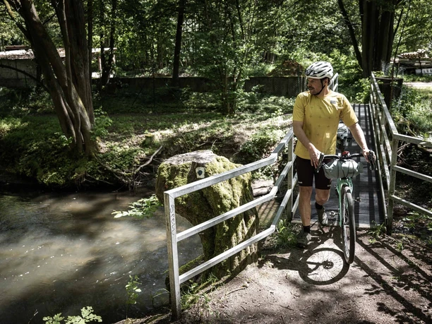 Schmale Brücke über die Wesenitz