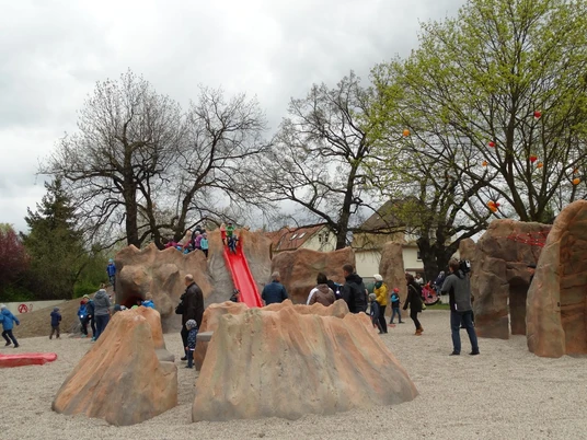 Vulkanspielplatz "Fred Porphyrstein"