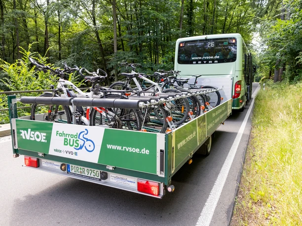 FahrradBUS mit Fahrradanhänger