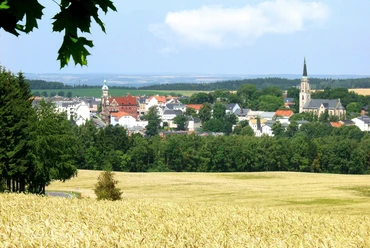 Blick auf Falkenstein mit Kirche
