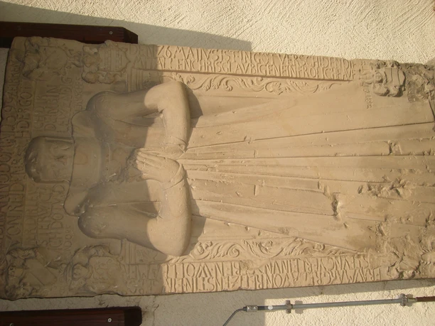 alte Grabplatte Friedhof Leubnitz