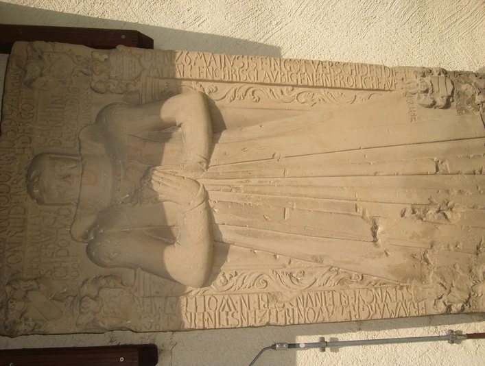 alte Grabplatte Friedhof Leubnitz