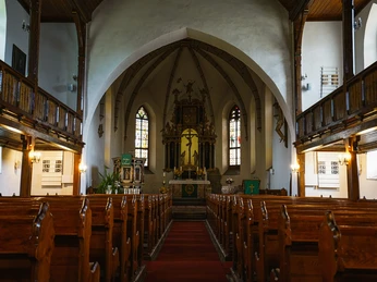 Innenraum der Kirche in Tanna