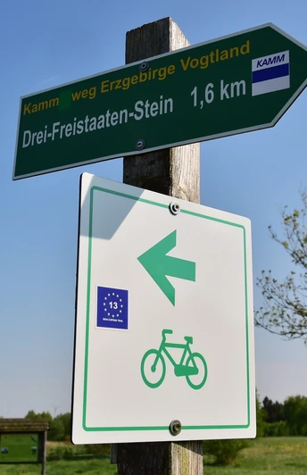 Hinweisschilder am Ortsrand von Grobau