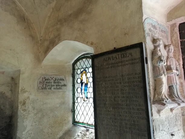 Innenraum der St. Wolfgangskapelle in Schleiz