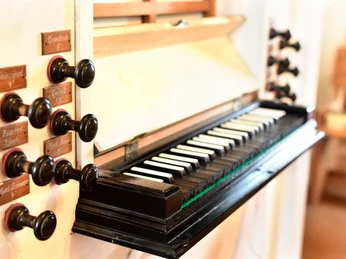 Orgel in der Kirche Thierbach