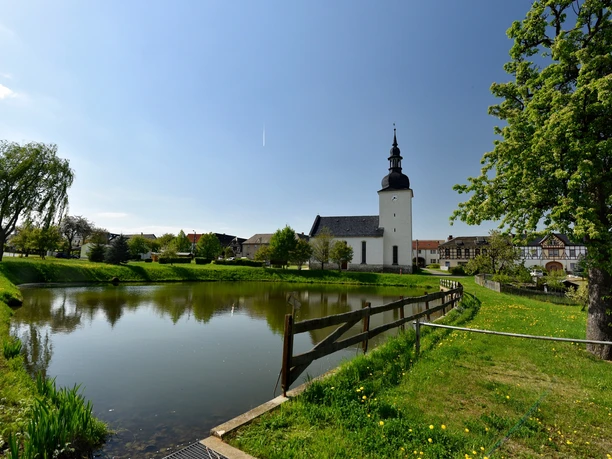 Kleinwolschendorf mit Dorfteich