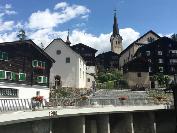 Wanderung von Fiesch via Lax über Hockmatta und Twingischlucht nach Binn