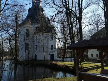 Kapelle Kauschwitz mit Rastplatz