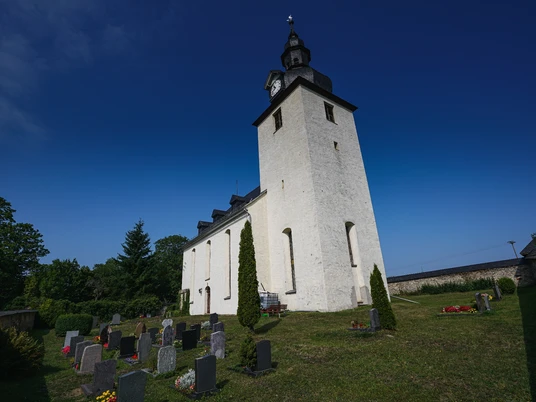 Göschitz bei Schleiz - Kirche mit Friedhof
