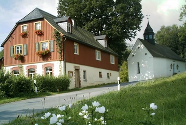 Dorf Raun mit Kapelle