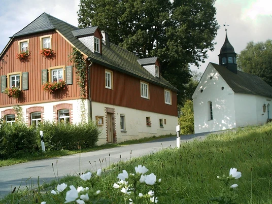 Dorf Raun mit Kapelle