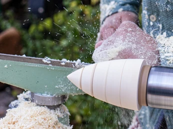 Drechseln in der Manufaktur Björn Köhler Kunsthandwerk