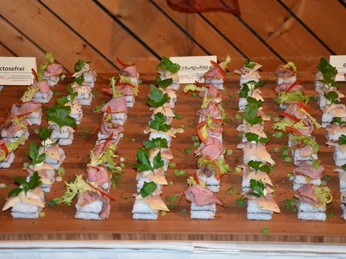 Schlemmerbuffet Copyright Patricia Dickerhof Roth 1