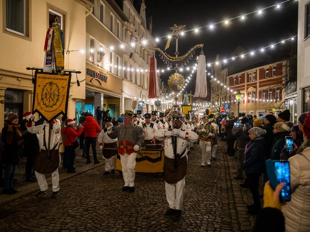 Bergparade durch die Innenstadt von Olbernhau Bergparade durch die Innenstadt von Olbernhau
