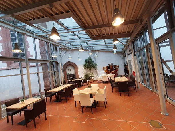 Café in der kleinen Gasse_Sitzplätze