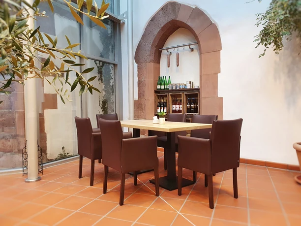 Café in der kleinen Gasse_Tisch