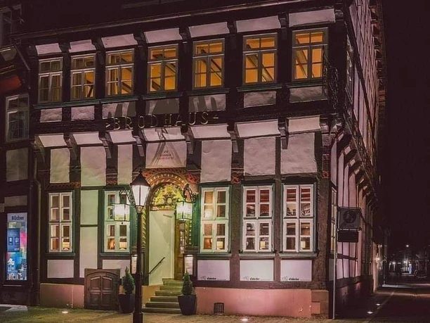 Brodhaus_bei Nacht