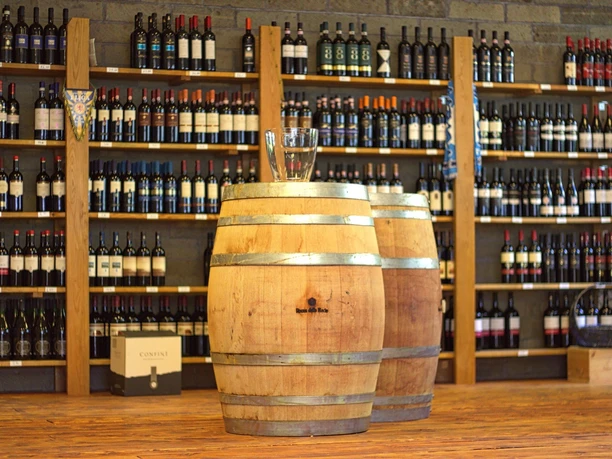 Vinoteca Italiana_Weinregal, Weinfass Innen