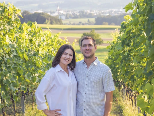 Hochdorf_Winzer Rafael Schacher_Portraitfoto Winzerpaar
