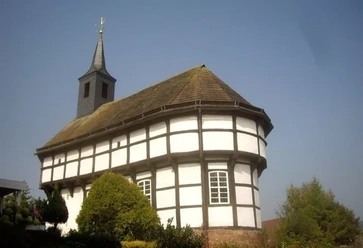 Fachwerk- und Speicherkirche in Eimen
