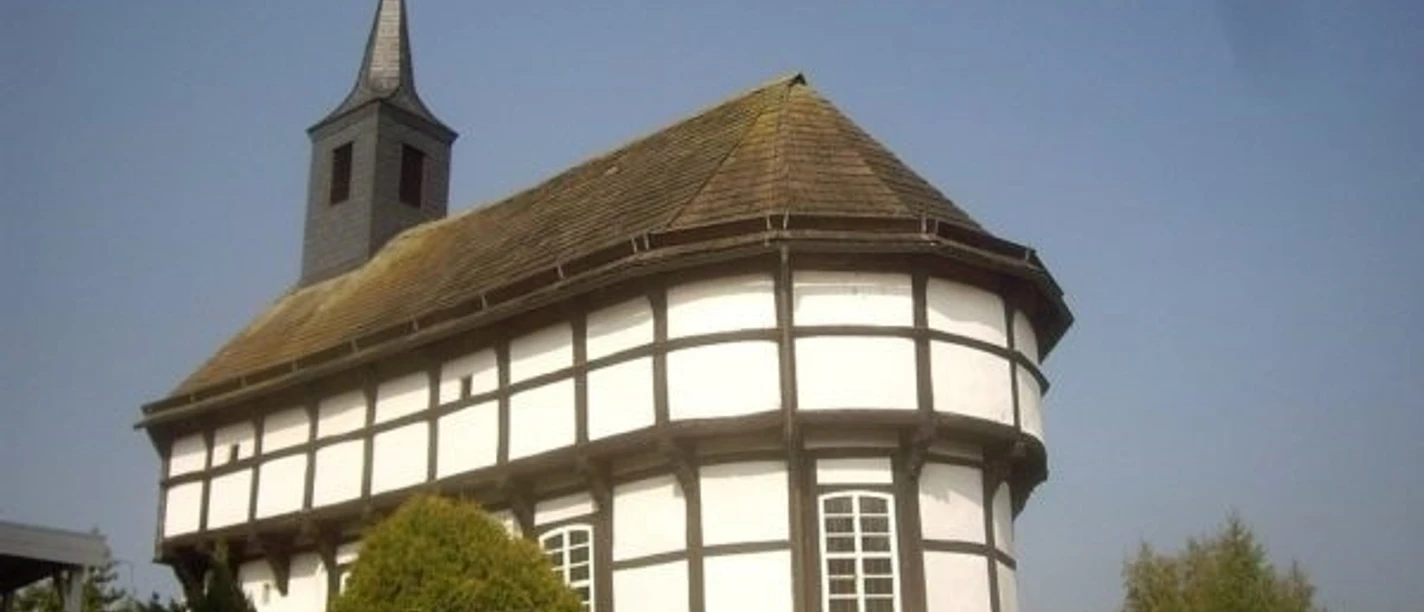 Fachwerk- und Speicherkirche in Eimen