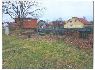 Die beiden roten Ziegelgebäude sind die ehemaligen UNRRA Gebäude in Salzgitter-Immendorf.