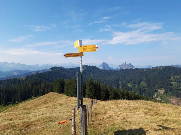Spital mit Aussicht auf die Mythen