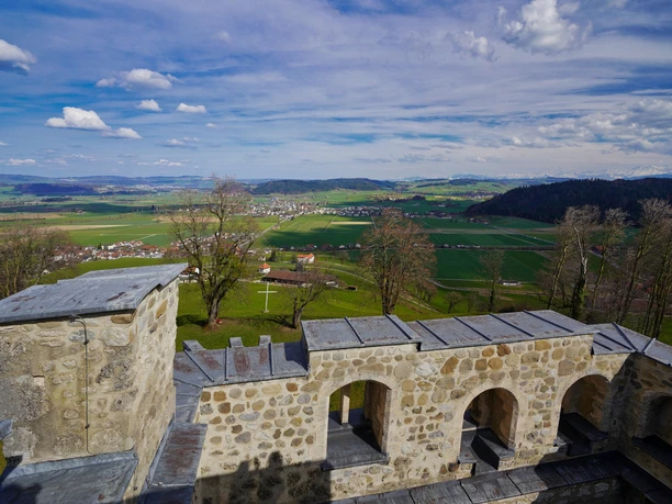 Aussichtsplattform der Burgruine Kastelen