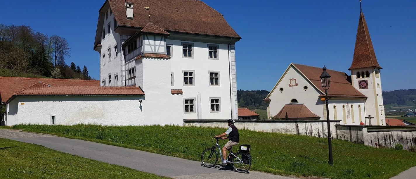 Schloss und Kirche Altishofen