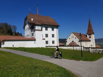 Schloss und Kirche Altishofen