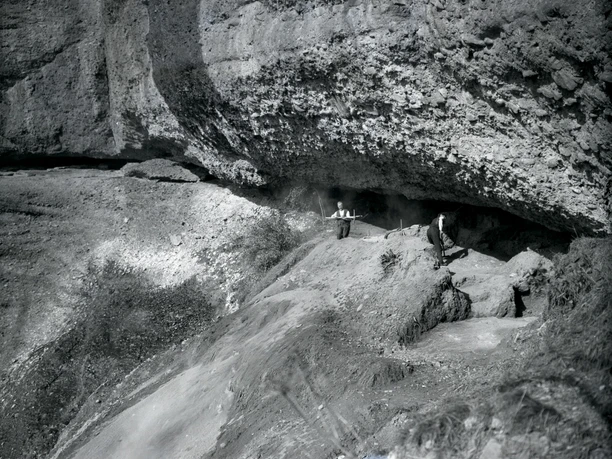 Grabungssituation Höhle_bearb