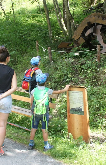 Themenweg Sauriertrail Fieschertal - Feuerstelle Brüchergand - Fieschertal